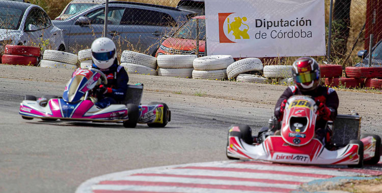 Dos pilotos de karting en Villafranca. Foto: FAA