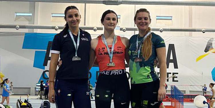 Marta Mohedo tras proclamarse campeona absoluta de Andalucía.