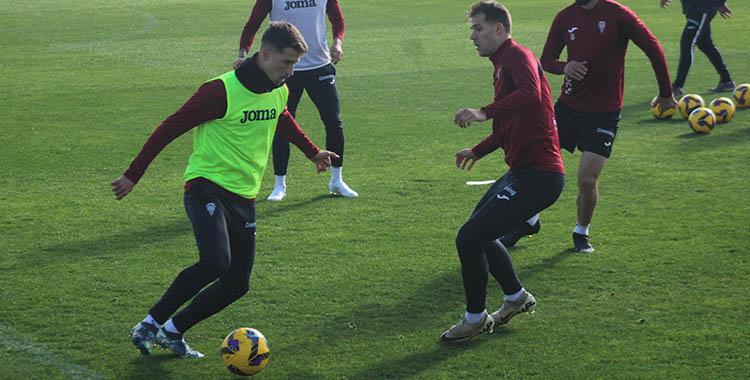 Pedro Ortiz y Ander Yoldi podrían ser dos de las novedades en el once de Tenerife.