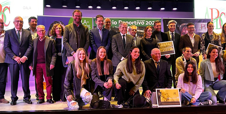 Foto de familia de la Gala 2025 de la APDC.