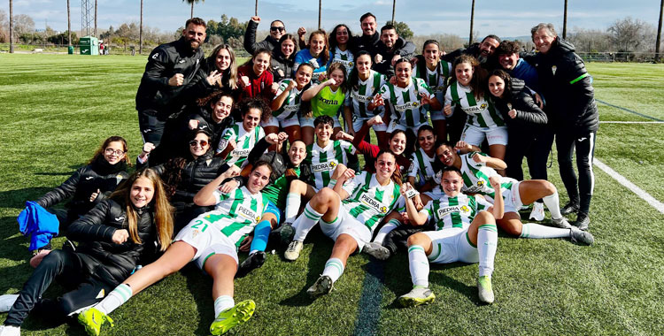 Las jugadoras de Sergio Guillén celebrando la victoria. Foto: @CordobaFemenino