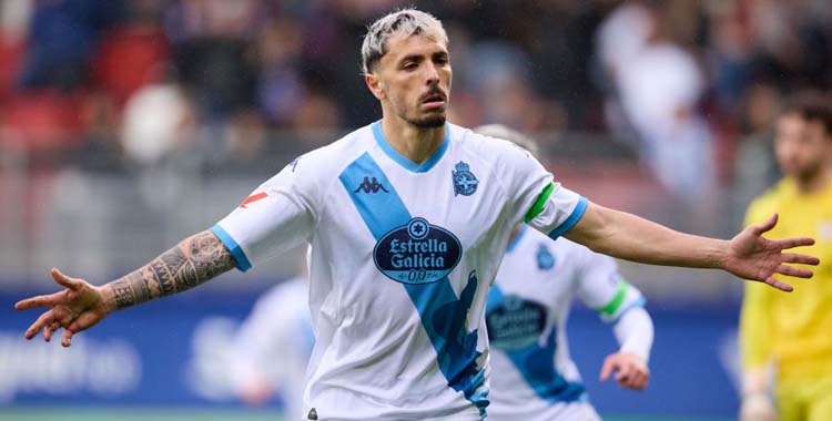 Ximo Navarro celebra su gol en Ipurúa.