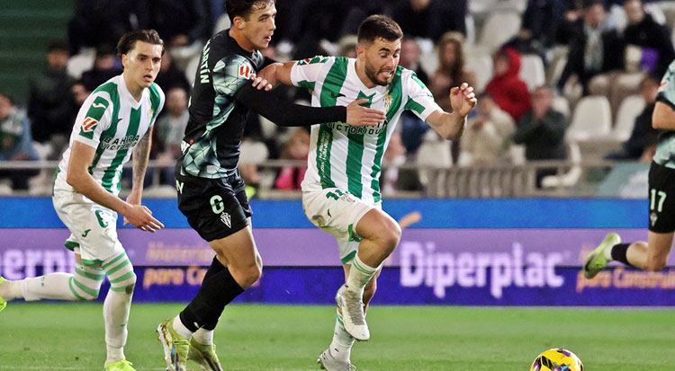 Jacobo González en el partido ante el Sporting de Gijón. Foto: CCF