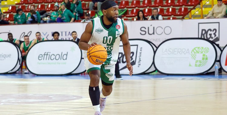 Richmond tuvo debut y despedida como blanquiverde ante el Cáceres. Foto: Córdoba Club de Baloncesto