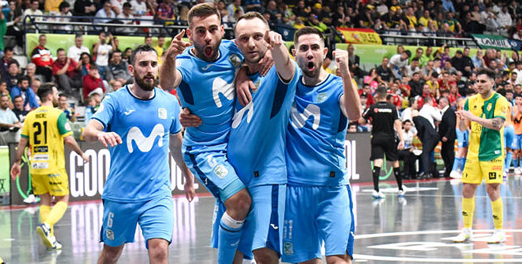 Bebé y Cecilio Morales celebrando con sus compañeros uno de sus tantos al Jaén Paraíso Interior en la Copa de España. Foto: Movistar Inter