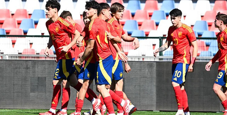 Andrés Cuenca y sus compañeros celebrando uno de sus goles a Francia. Foto: Andrea Rosito / RFEF