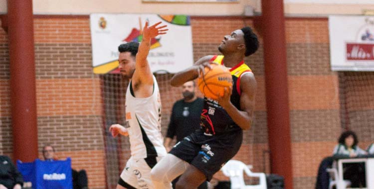 Ruslan Alogo en un partido del Peñarroya.