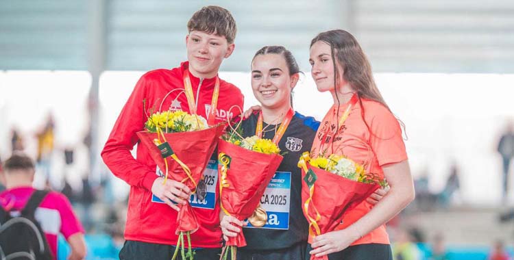 Marta Mohedo, a la derecha, en el podio del Nacional sub20.