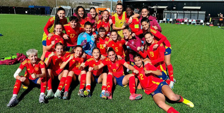 Objetivo cumplido para España sub19, con una feliz Alba Cerrato a la derecha. Foto: RFEF