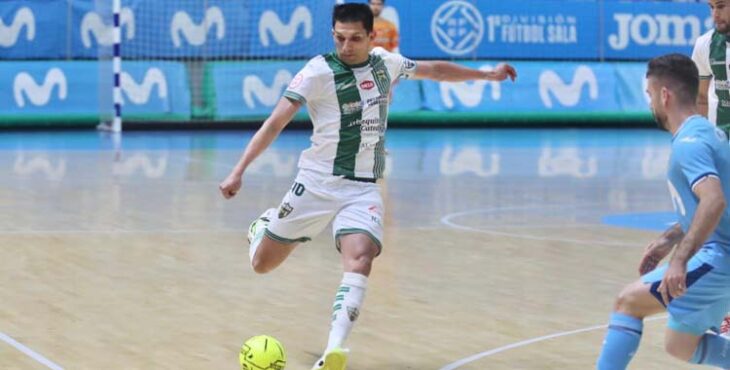 Arnaldo Báez arma la pierna ante el Movistar Inter.