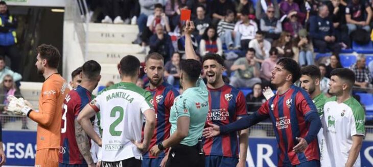 Expulsión de Jorge Pulido en el Huesca-Racing.