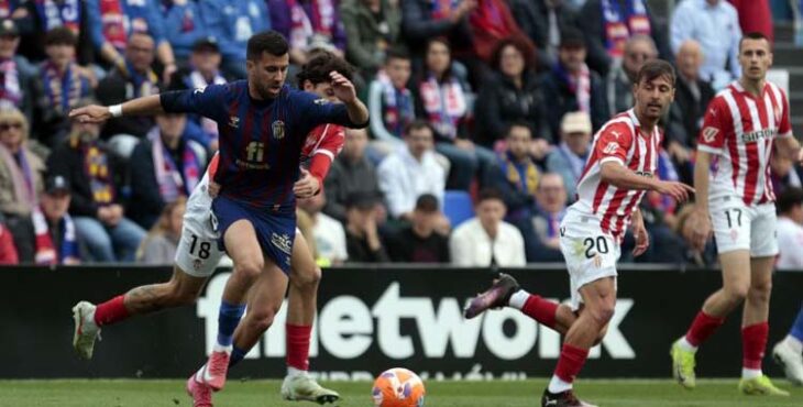 Fede Vico en un partido con el Eldense.
