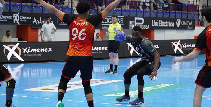 Keita buscando la penetración ante la defensa del BM Cuenca.