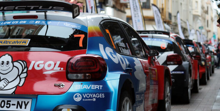 Uno de los casi el centenar de coches inscritos en el Rally Sierra Morena.