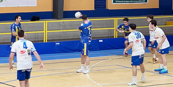 Un lance del derbi entre La Salle y ARS de la pasada jornada. Foto: La Salle Balonmano