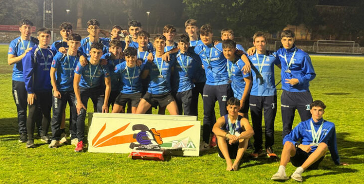 La expedición masculina de la entidad tras su éxito en Motril. Foto: Club Trotasierra