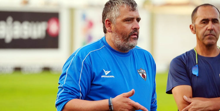 El técnico del CD Pozoblanco, Alberto Fernández. Foto: CD Pozoblanco