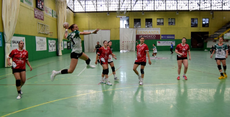 Ángela Ruiz volando para el Adesal. Foto: Laclasi.es
