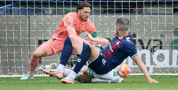 Carlos Marín tuvo otro día de contrastes en Eibar. Foto: LaLiga Hypermotion
