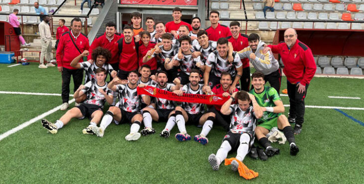 La foto de celebración del primer puesto del club de Cabra. Foto: Hélity Egabrense