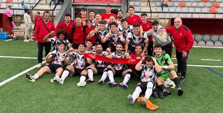 La foto de celebración del primer puesto del club de Cabra. Foto: Hélity Egabrense