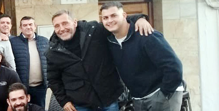 Juan Carlos Quero en una foto de grupo de este curso. Foto: Atlético Espeleño