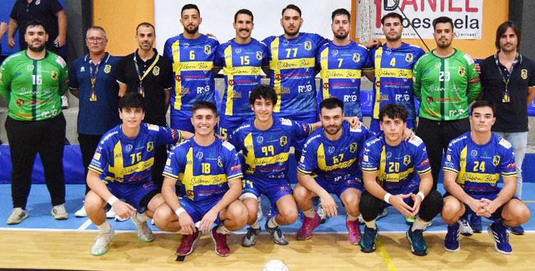 Miguel Ángel Moriana junto a su grupo antes de un partido. Foto: Laclasi.es
