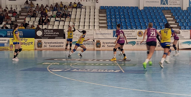 Un momento del partido del Adesal ante el Pereda en tierras cántabras