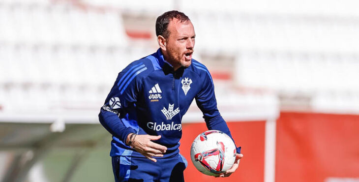 Alberto González en un entrenamiento del Albacete.