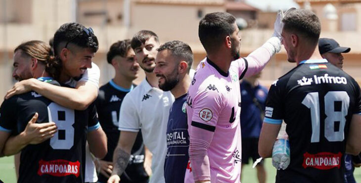 Los jugadores lucentinos celebrando su victoria en Tomares. Foto: Ciudad de Lucena