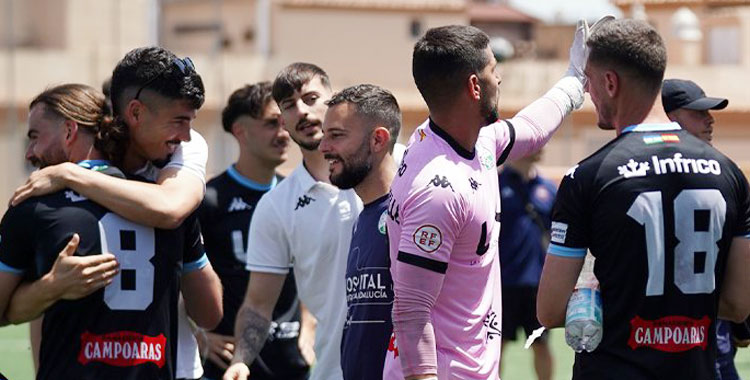 Los jugadores lucentinos celebrando su victoria en Tomares. Foto: Ciudad de Lucena
