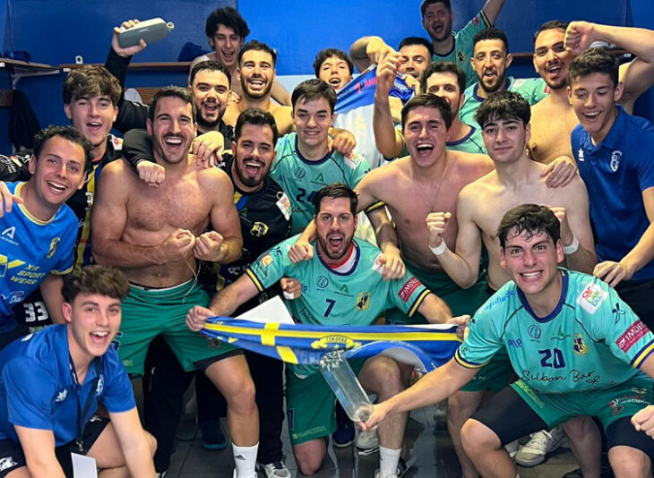 La euforia colegial tras ganar su partido. Foto: La Salle Balonmano