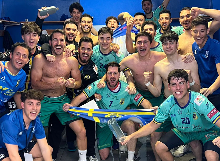 La euforia colegial tras ganar su partido. Foto: La Salle Balonmano