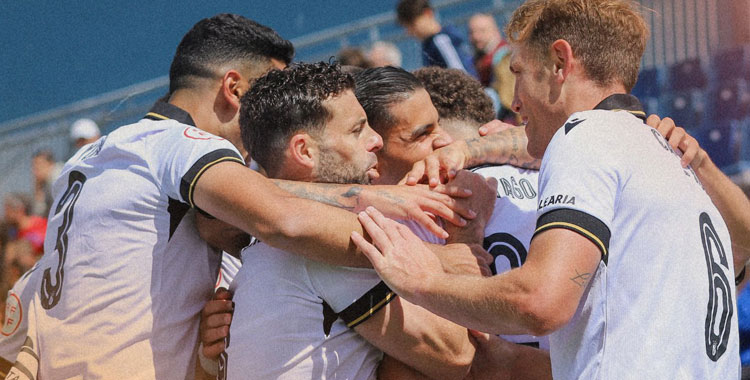 Los jugadores caballas celebrando uno de sus goles. Foto: AD Ceuta FC