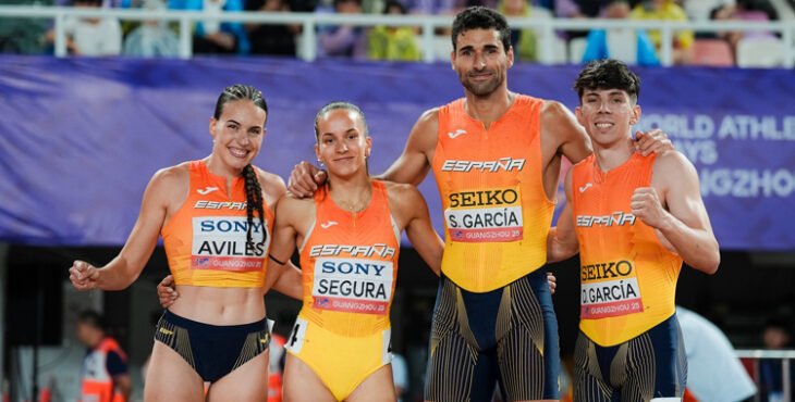 Carmen Avilés y sus compañeros en los World Athletics Relays.