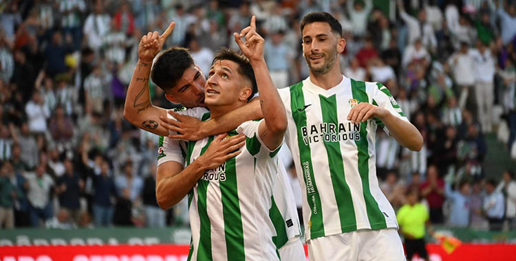 Carracedo dedicando el primero de sus goles a su padre.