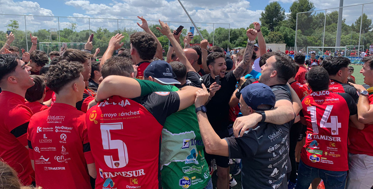 El Salerm celebra su ascenso a Segunda Federación.