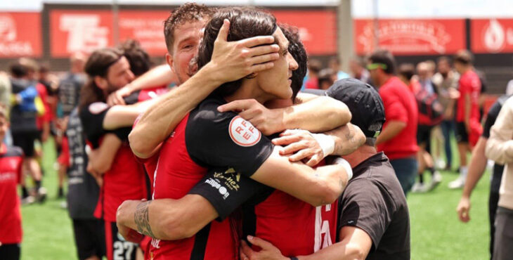 Los jugadores del Salerm celebran un triunfo.