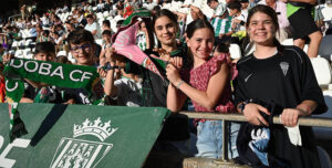Aficionadas del Córdoba en un partido de la pasada campaña. Autora: Natalia Román