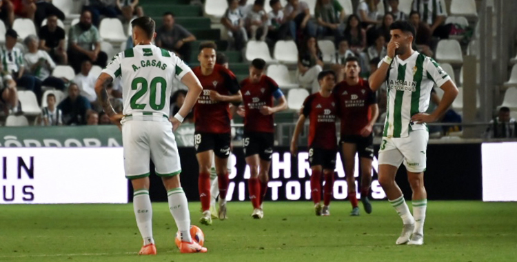 Jacobo lamenta el gol de la derrota ante el Mirandés.
