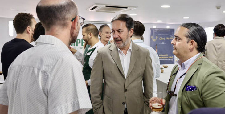 Monterrubio conversa con miembros del Business CCF.