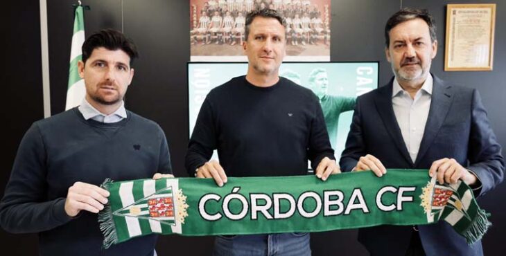 Gaspar Gálvez posa junto a Javi Flores y Fernández Monterrubio.