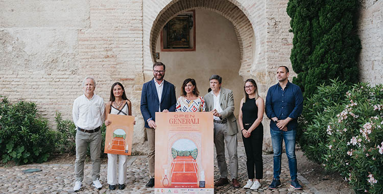 Las autoridades junto a la pintora María Orense y los representantes de la Asociación de Tenistas Palmeños.