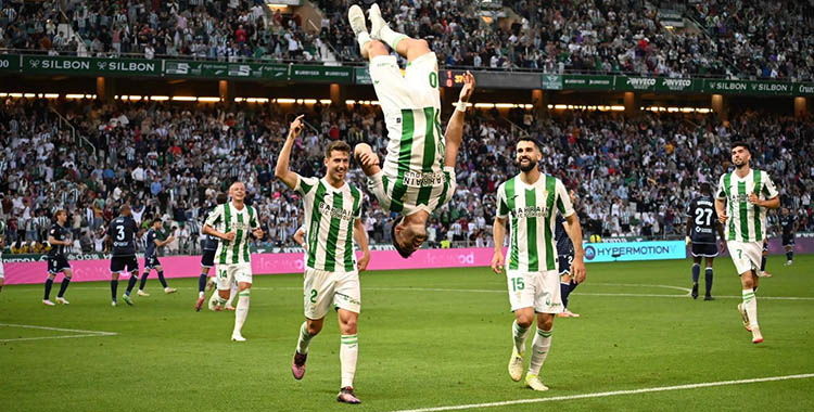 Jacobo y habitual cabriola tras hacer el 2-0. Autora: Natalia Román
