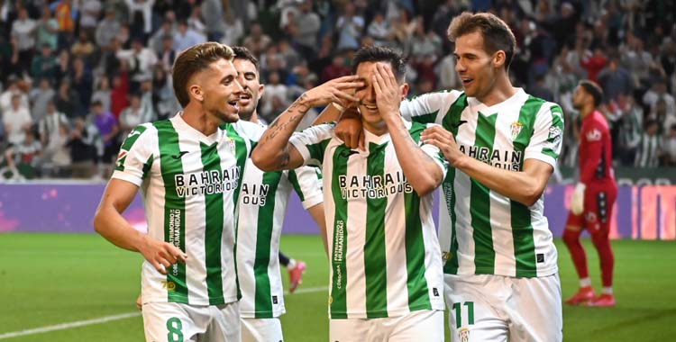Carracedo celebra uno de sus goles ante el Cádiz.