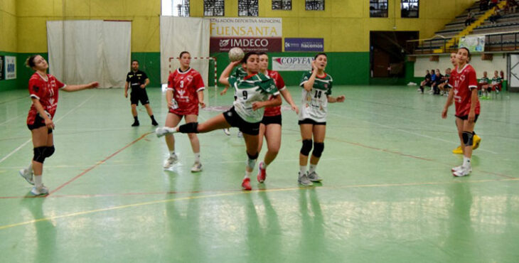 Malena Guerisoli intenta lanzar desde seis metros. Foto: Laclasi.es