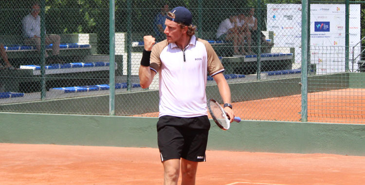 Jacopo Berrettini hace un gesto triunfal en su partido