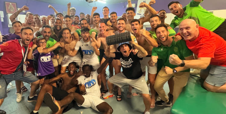 La alegría del Real Jaén al eliminar al Torre del Mar. Foto: Real Jaén CF