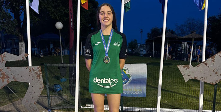 Helena Castillo rayó a gran nivel en Mairena. Foto: Club Natación Córdoba