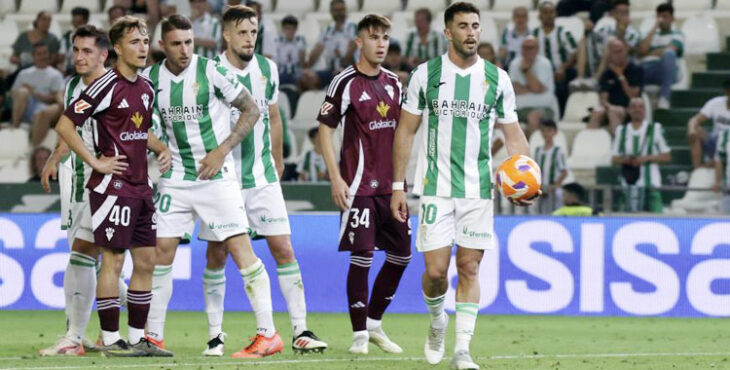 Jacobo González asume la responsabilidad del lanzamiento ante el Albacete. Foto: LaLiga Hypermotion
